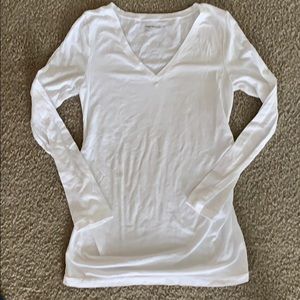 Gap maternity long sleeve v neck